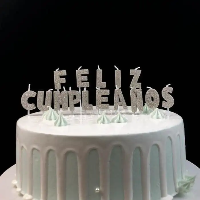 Feliz aniversário: comemore com velas de aniversário do alfabeto! 1